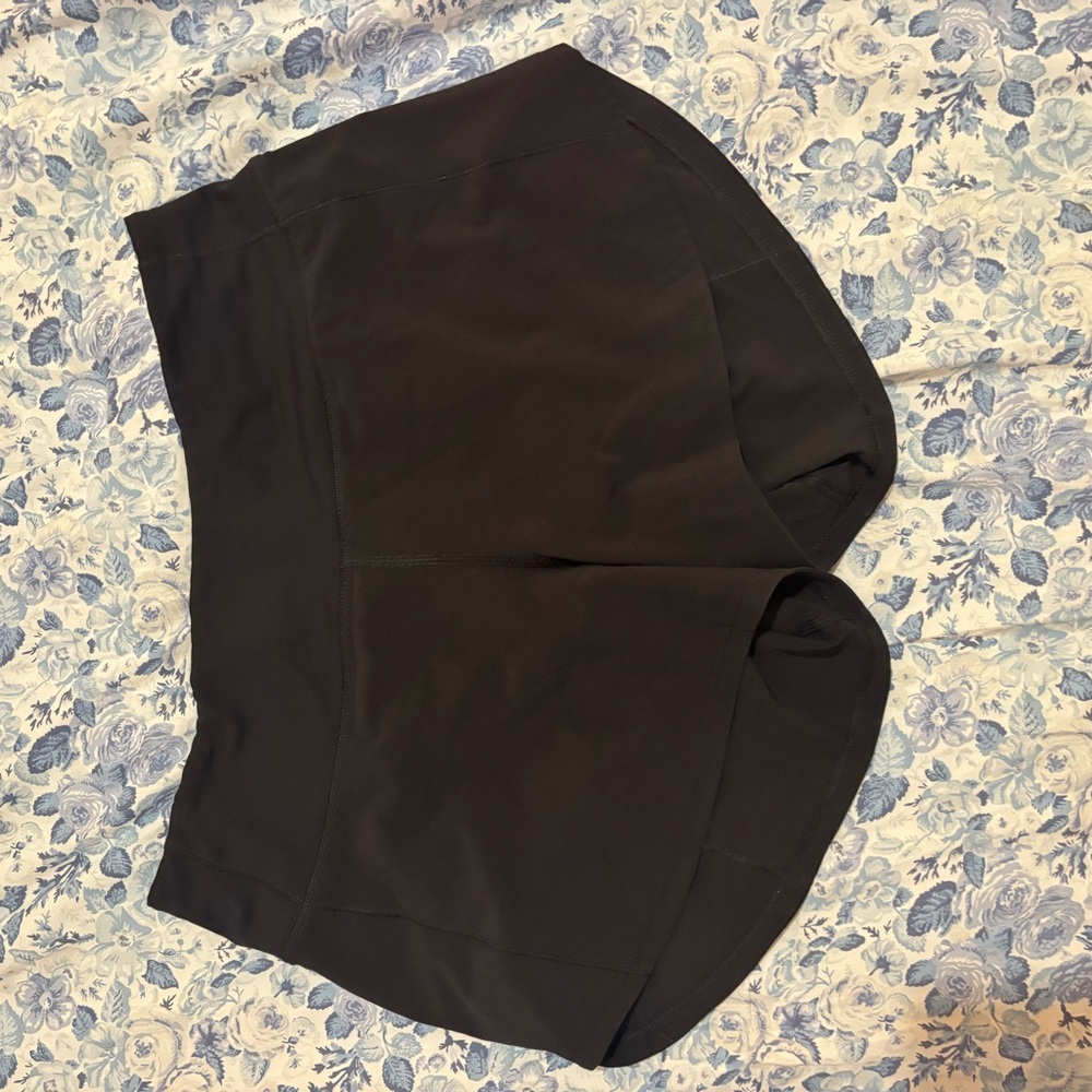 Lululemon Speed Ups 4”. Size 6!